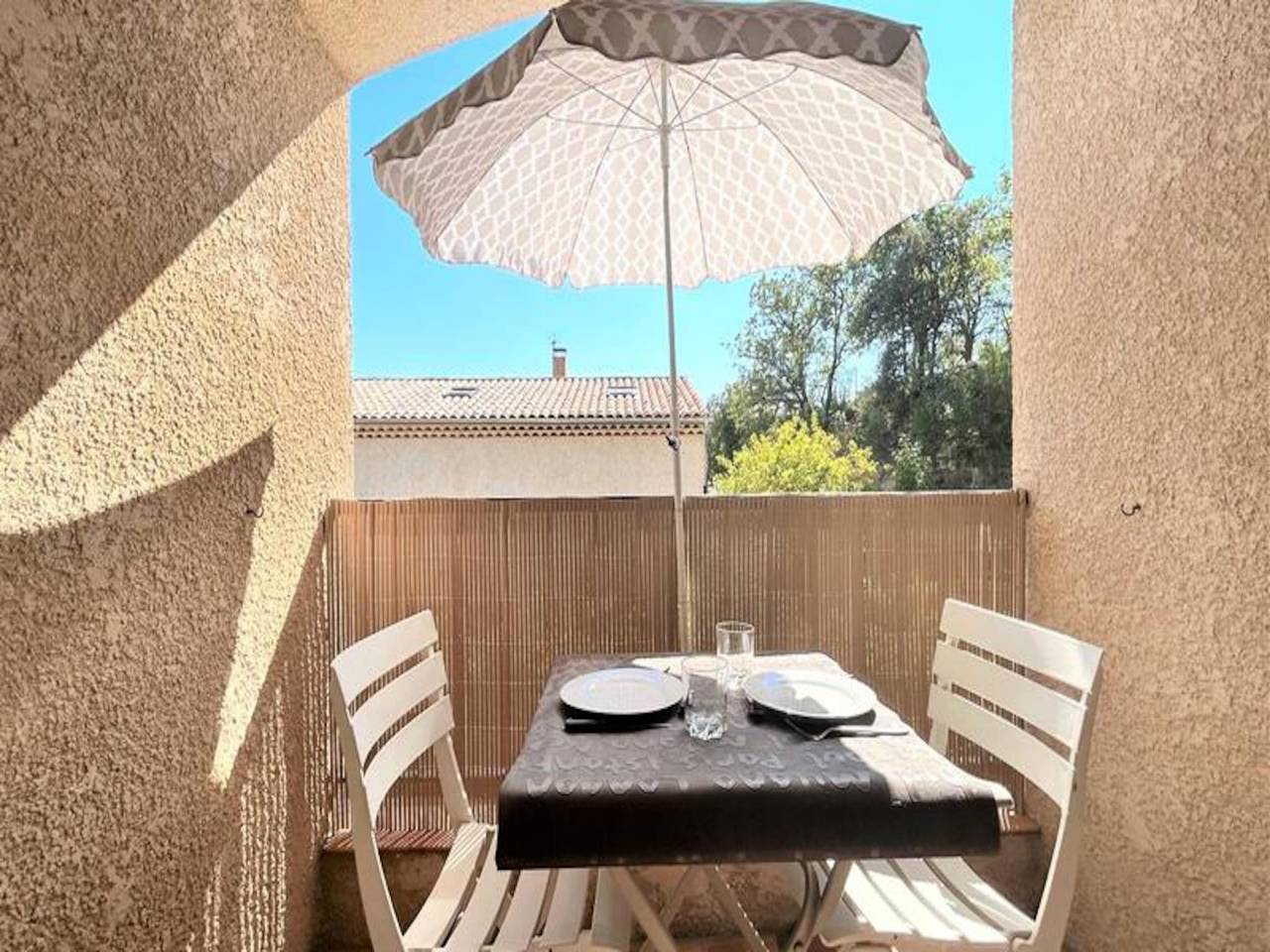 Apartamento entero, Apartamento en Provenza con vistas a la naturaleza in Gréoux-les-Bains, Parc naturel régional du Verdon