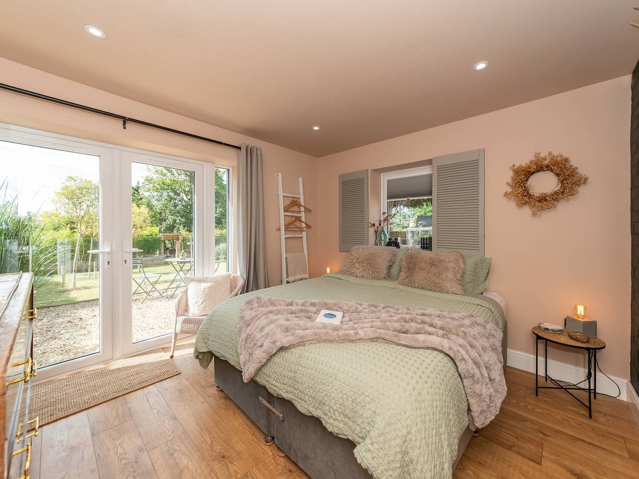 The Lodge - Elegant Comfort in a Peaceful Setting in Reading, Berkshire