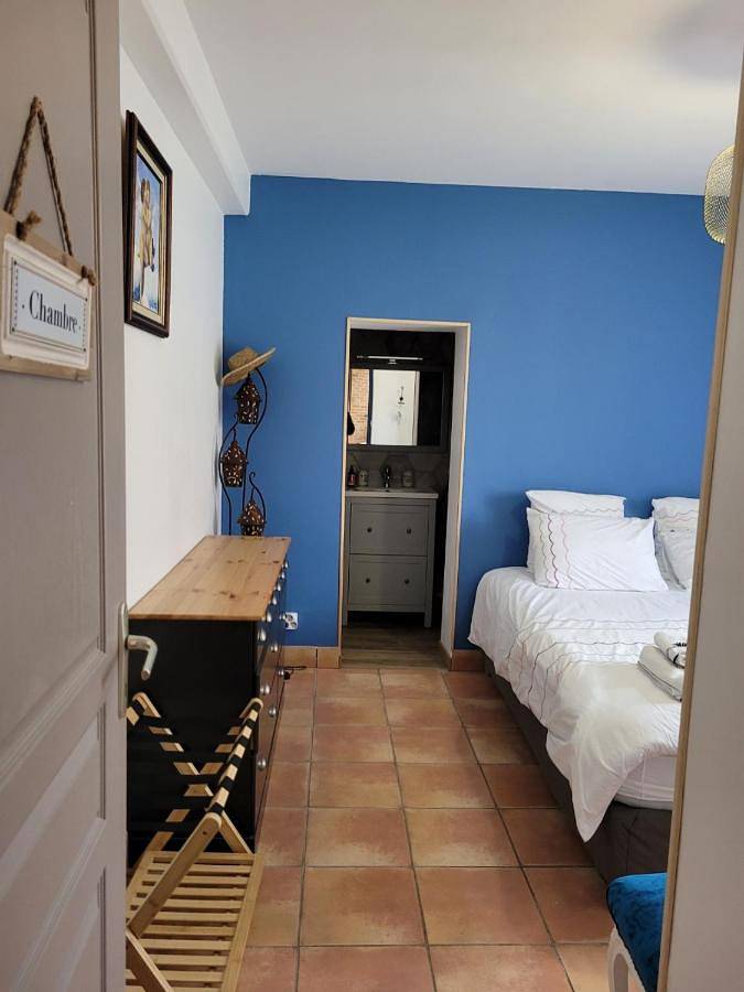 Gîte pour 2 personnes, avec piscine ainsi que jardin et terrasse à Saint-Sulpice-la-Pointe - 3