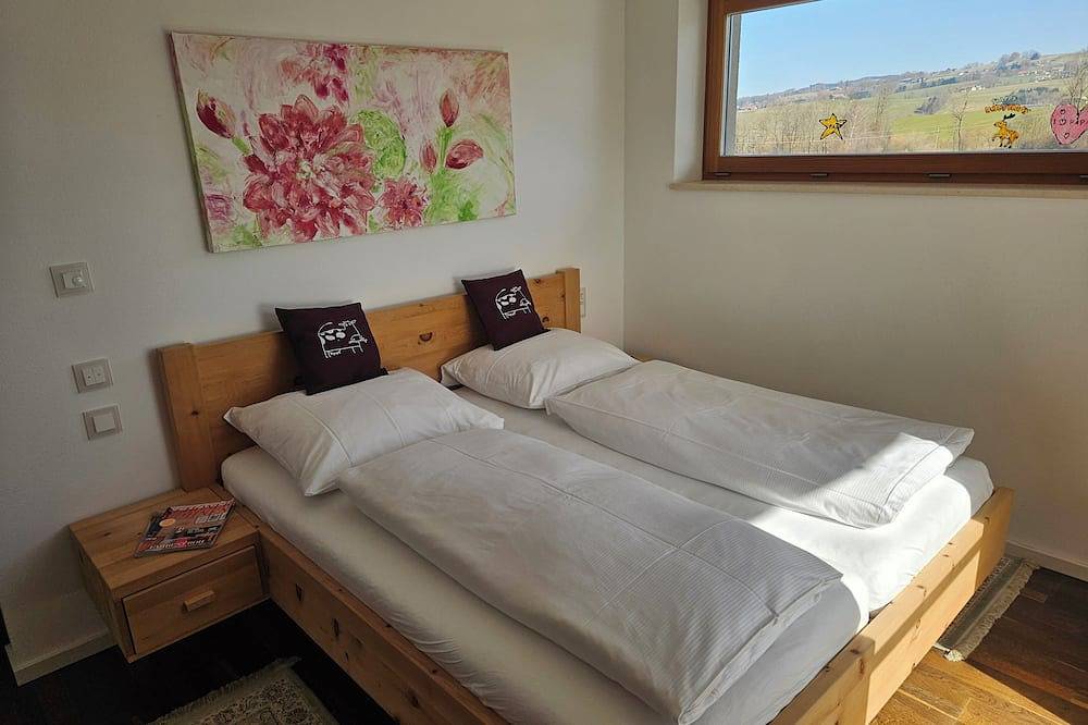 Gemütliches Ferienhaus mit großem Garten, Sauna und eigenem Badeplatz am Irrsee! in Salzkammergut-Berge, Mondsee & Irrsee