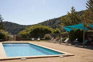 Gîte pour 5 personnes, avec terrasse ainsi que piscine et jardin à Gravières