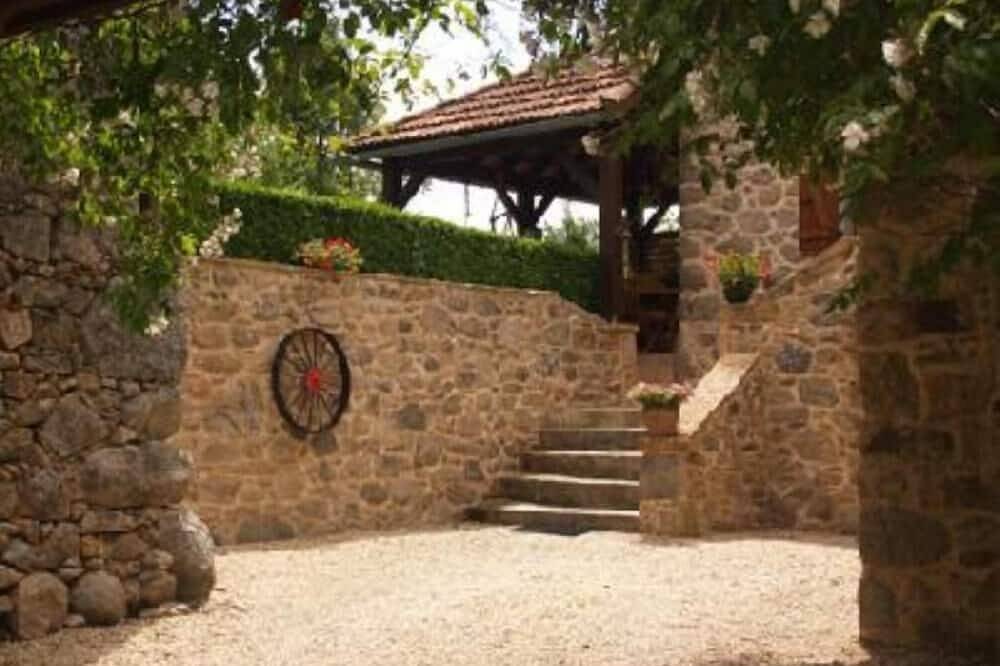Bauernhaus - Labastide L'Eveque in La Bastide-l'Évêque, Zentralmassiv