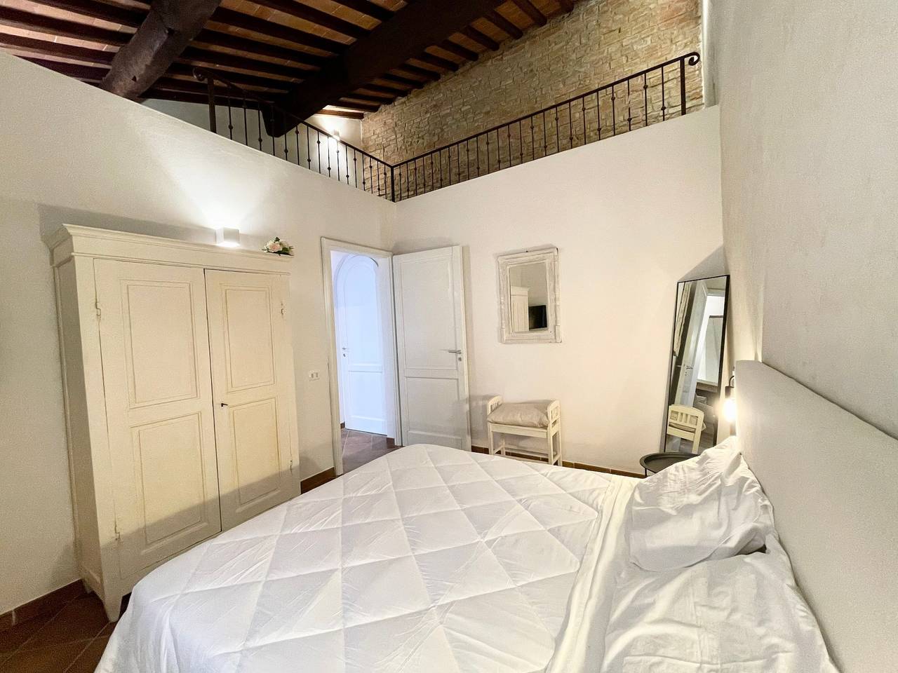 Appartamento intero, Appartamento di vacanza "Camelie" con piscina condivisa, giardino condiviso e Wi-Fi in Siena e dintorni