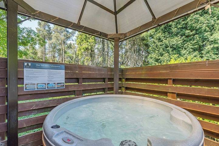 Holiday home for 2 people, with hot tub in Peak District