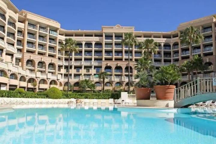 Gîte pour 5 personnes, avec balcon et piscine dans Office De Tourisme Cannes La Bocca