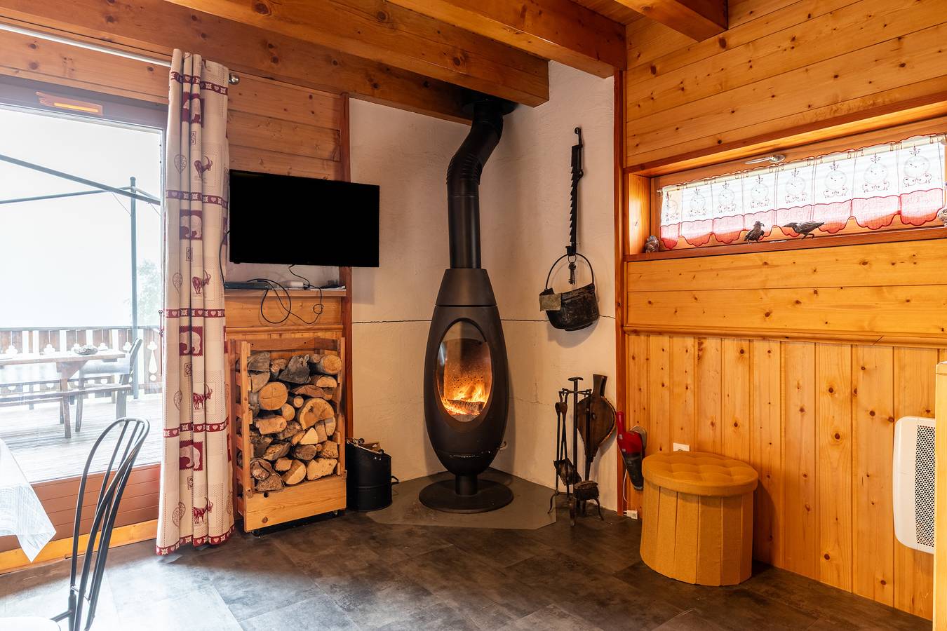 Chalet 'Les Skieurs' con vistas a la montaña, terraza privada y Wi-Fi in Notre-Dame-du-Pré, Savoie