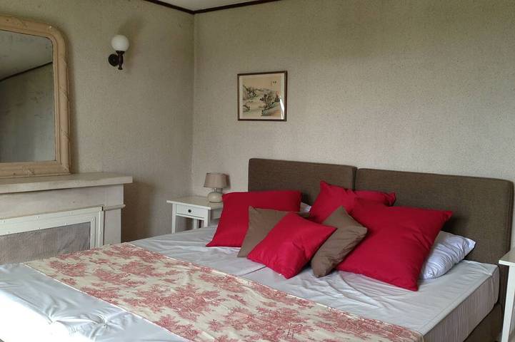 Gîte pour 5 personnes, avec jardin à Cellettes - 2