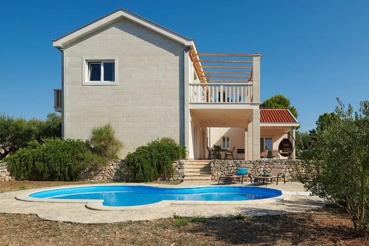 Villa pour 10 personnes, avec balcon/terrasse ainsi que terrasse et piscine dans Hvar - 4