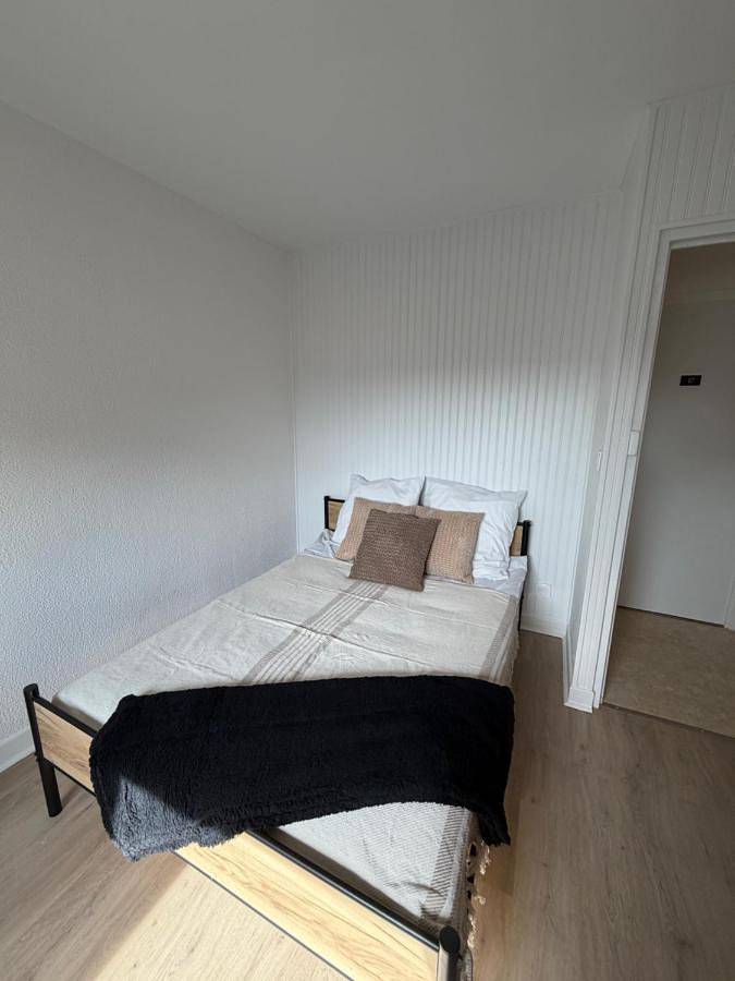 Appartement entier, One-Bedroom Apartment in Dompierre-sur-Besbre, Allier