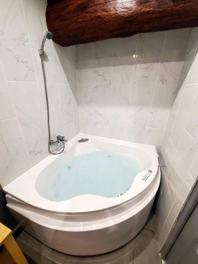 Gîte pour 2 personnes, avec jacuzzi à Mâcon - 2