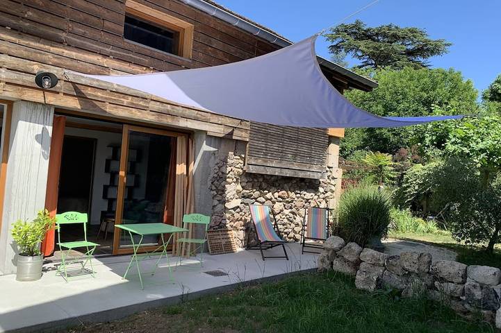 Gîte pour 4 personnes, avec jardin et terrasse à Saint-Romans