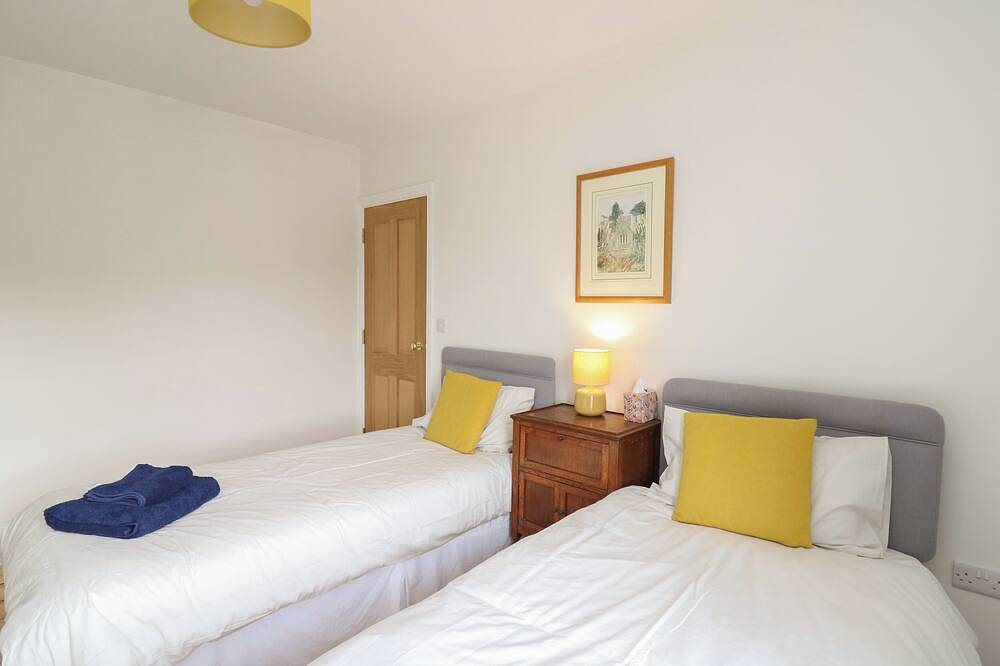 Osborne House, pet friendly, with a garden in Rhayader in Rhayader, Powys