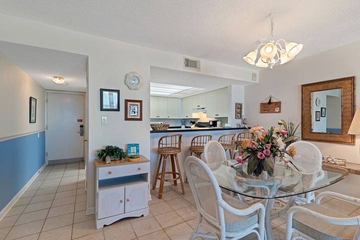 Vacation rental for 6 people, with balcony and yard by Orange Beach