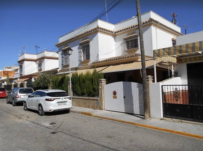 Apartamento entero, Apartamento 'Caracola' con terraza privada, Wi-Fi y aire acondicionado in Chipiona, Costa de la Luz