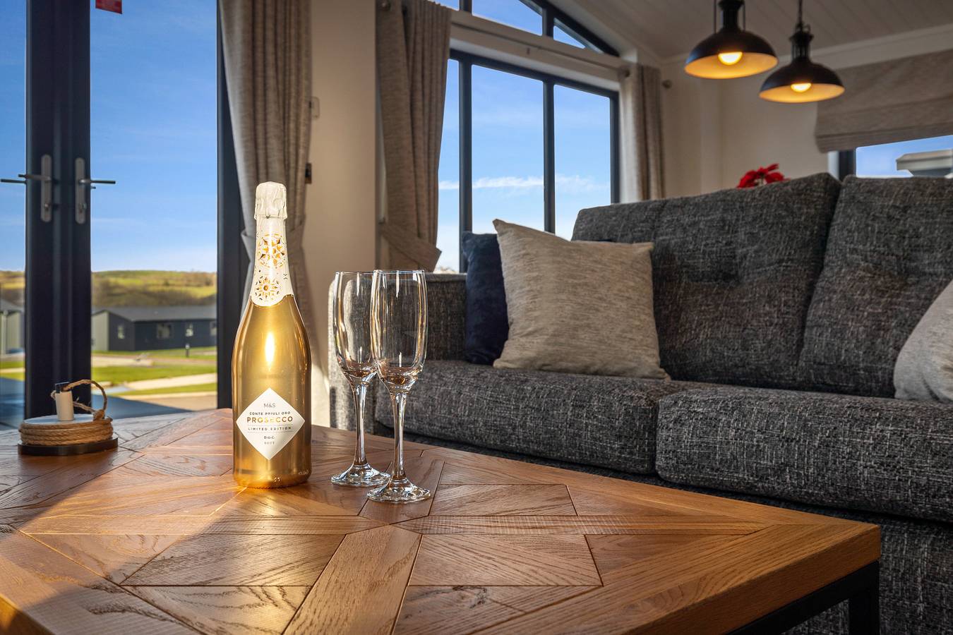 Hiraeth - Luxury Lodge, Hot Tub, Close to Beach in Penally, Pembrokeshire