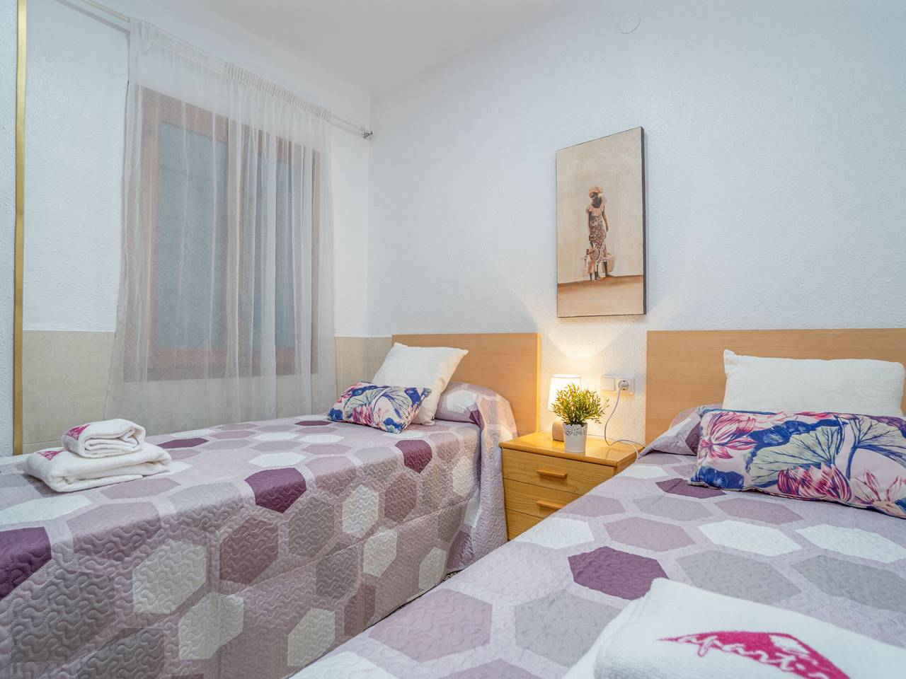 Apartamento entero, Apartamento céntrico en Rosas para 9 personas, con patio y lavadora, a 350m de la playa in Roses Centre, Roses