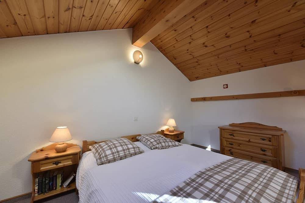 Ganze Wohnung, Komfortable, zweistöckige 2-Zimmer Dachwohnung für 2 Personen : Wohnraum - Küche - Schlafzimmer mit in Grimentz, Anniviers
