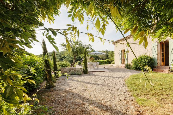 Gîte pour 8 personnes, avec piscine à Lavit
