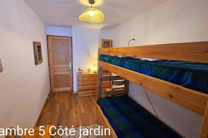 Gîte pour 10 personnes, avec jardin et jacuzzi à Ristolas - 3