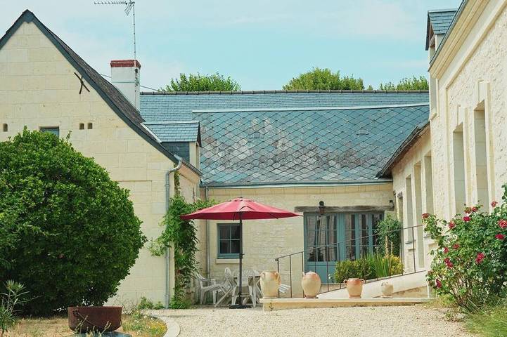 Gîte pour 10 personnes, avec Terrasse et Jardin à Benais