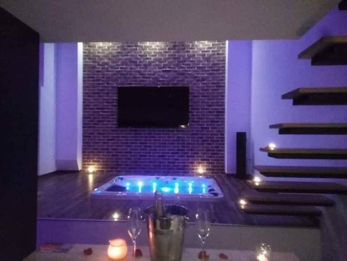Gîte pour 2 personnes, avec jacuzzi et sauna dans Ferrière-la-Grande