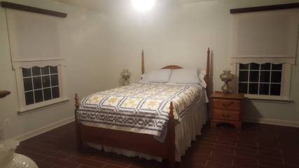 Cabin for 4 Guests in Fauquier County, Picture 2