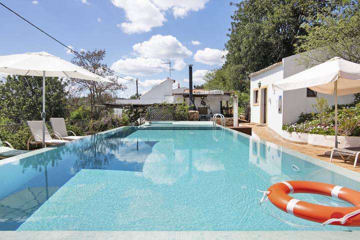 Maison de vacances pour 4 personnes, avec bassin pour enfant ainsi que jardin et jacuzzi, animaux acceptés en Algarve