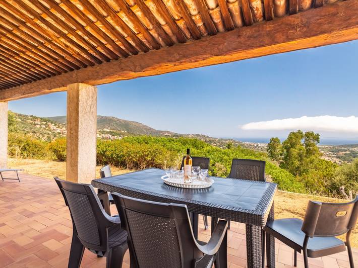 Ferienhaus für 8 Personen, mit Garten und Terrasse sowie Ausblick in Bormes-les-Mimosas