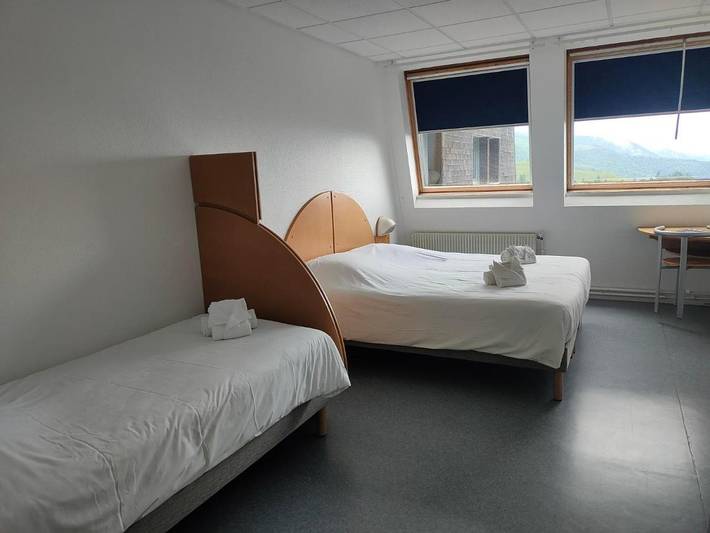 Parc de vacances pour 4 personnes, avec piscine ainsi que terrasse et bassin pour enfant en Auvergne - 4