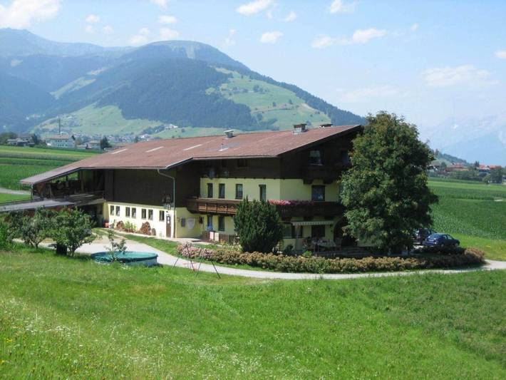 Ferienwohnung für 4 Personen, mit Balkon und Garten in Axams