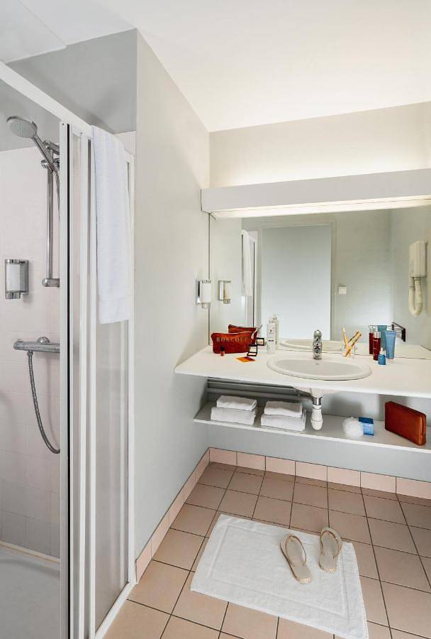 Location de vacances pour 2 personnes, avec jacuzzi et jardin ainsi que sauna et piscine dans Institut Marin Rockroum - 3