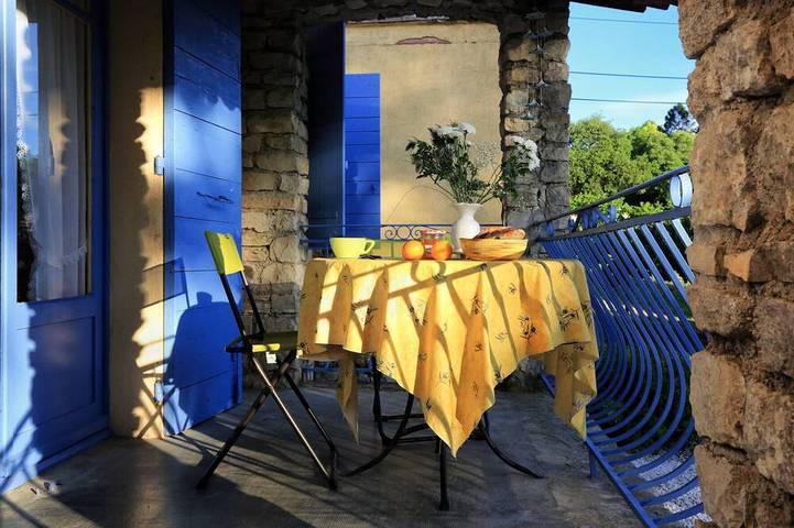 Location de vacances pour 6 personnes, avec jardin et terrasse à Saint-Martin-de-Castillon