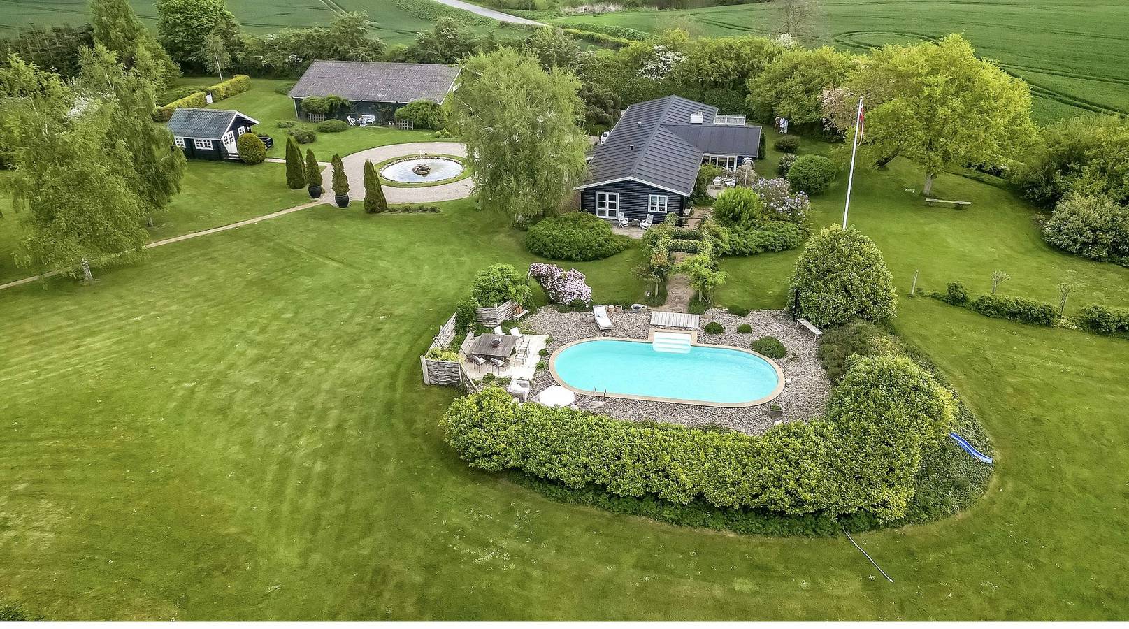 Schönes Blockhaus mit Pool auf Südfünen in Svendborg