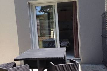 Gîte pour 3 personnes, avec jardin et terrasse à Landerneau