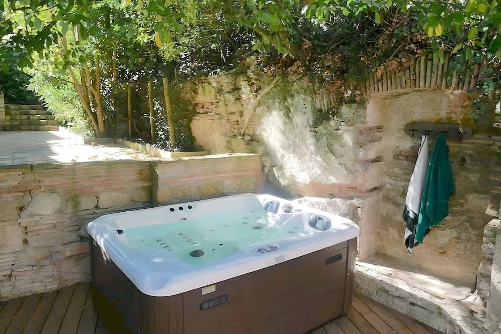 Gite Vertcastel - Joli coin de verdure avec piscine et spa in Castelnaudary, Région de Carcassonne