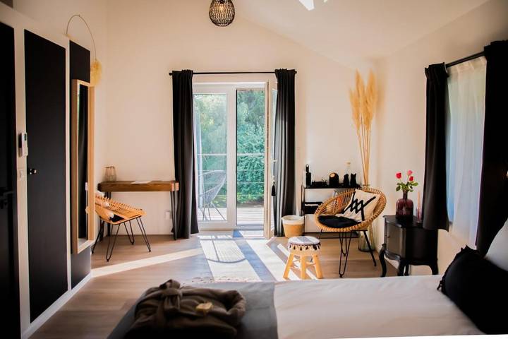 Chambre d’hôte pour 5 personnes, avec piscine ainsi que jardin et vue à Braives