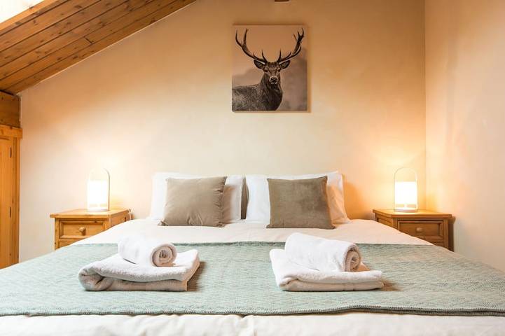 Appartement entier, Spacieux appartement en duplex avec 2 espaces de vie, en face à la télécabine in Samoëns, Région de Bonneville