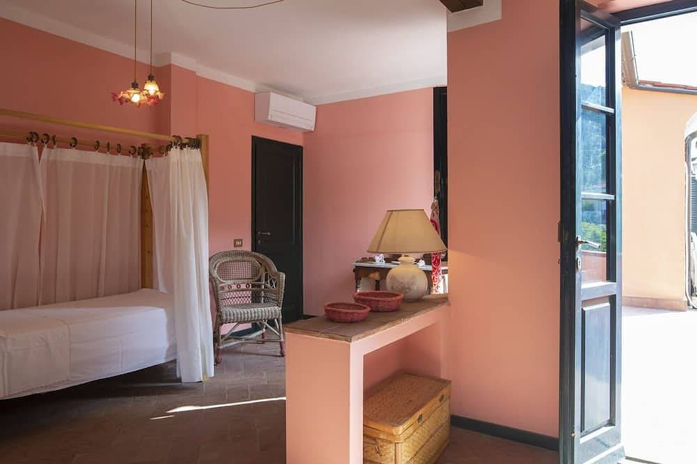 Villa in Literno with 4 bedrooms sleeps 10 in Marciana Marina, Elba