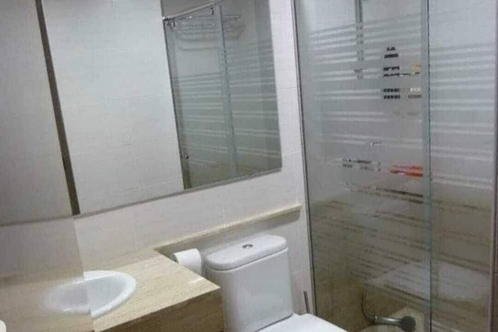 Ganze Wohnung, Apartment for 4 people on the seafront in Roses in Olot, Naturpark Zona Volcànica de la Garrotxa