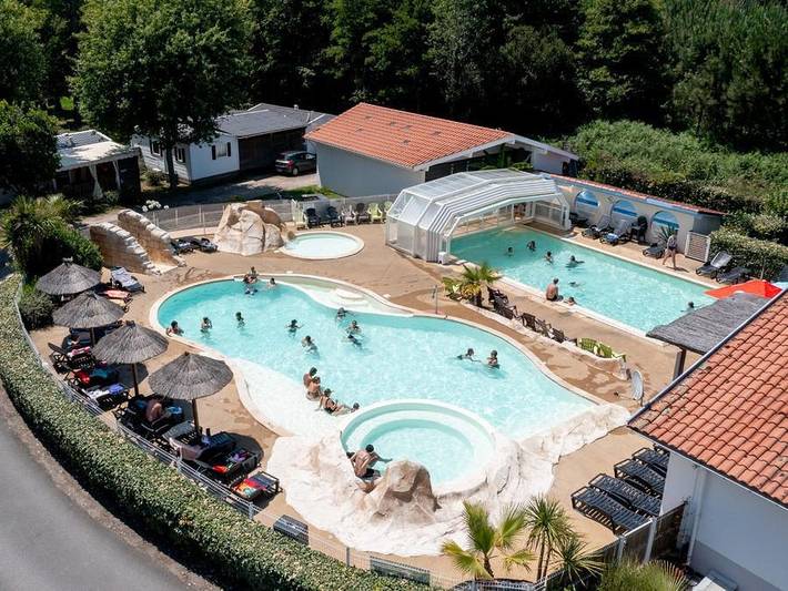 Camping pour 4 personnes, avec Bassin pour enfant et Piscine