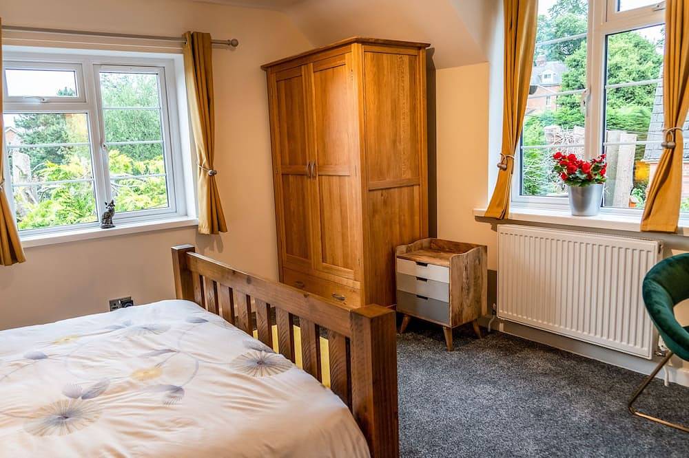 Eleri Cottage, pet friendly, with a garden in Great Malvern in Malvern, Worcestershire