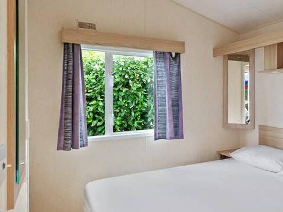 Camping Le Chêne Gris - Mobilhome 6 personnes - Classic | 2 Ch. | 4/6 Pers. | Terrasse surélévée non couverte | Clim. in Faremoutiers, Seine-et-Marne