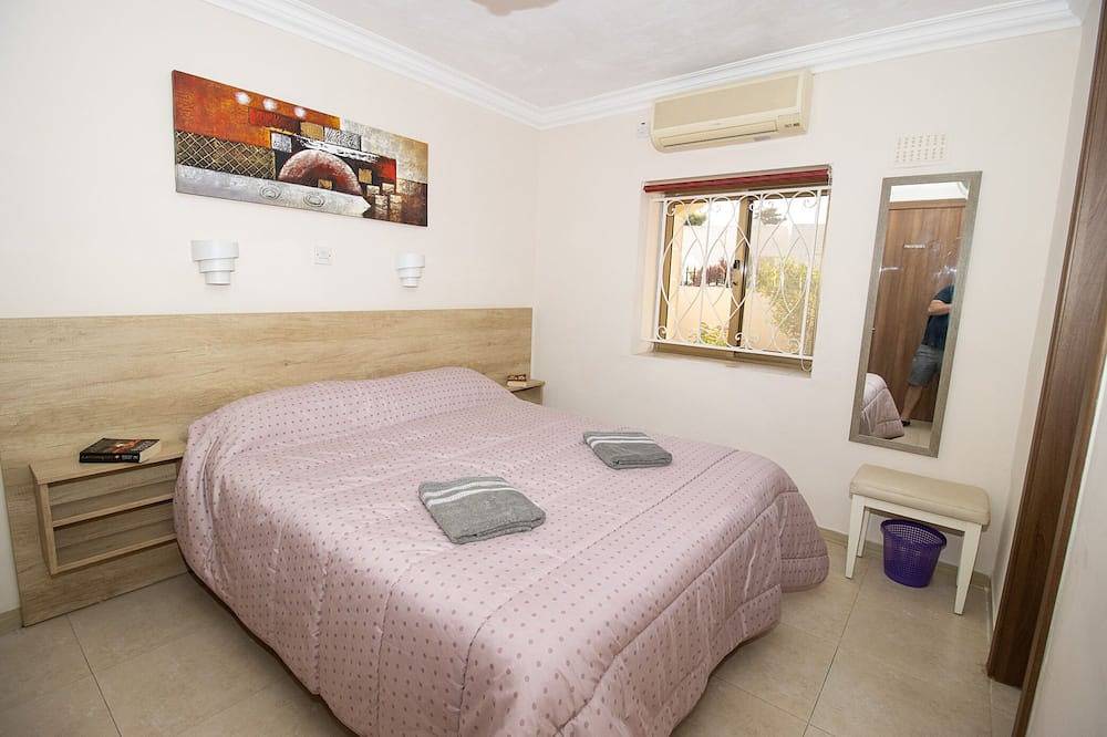 Santa María Villa Apartamento (B) comparten piscina, 2 dormitorios, con capacidad para 5, Wifi in il-Mellieha, Mellieha