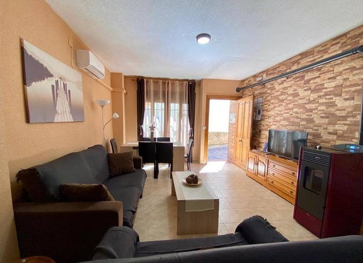 Casa rural para 8 personas, con vistas y balcón en Casas del Monte - 2