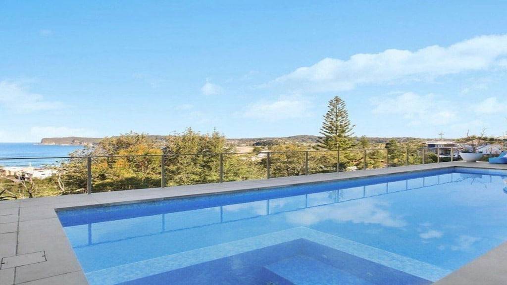 Azure, Avoca Beach - Ocean Views, 13M Pool, Kurzer Weg Zum Strand, Wifi & Foxtel in North Avoca, New South Wales