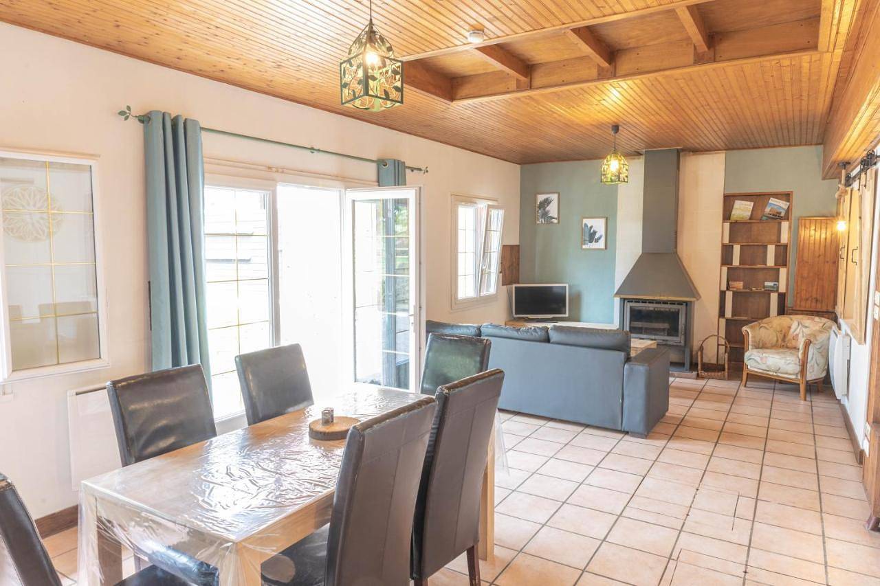 Large Double Room in Barneville-sur-Seine, Région de Bernay
