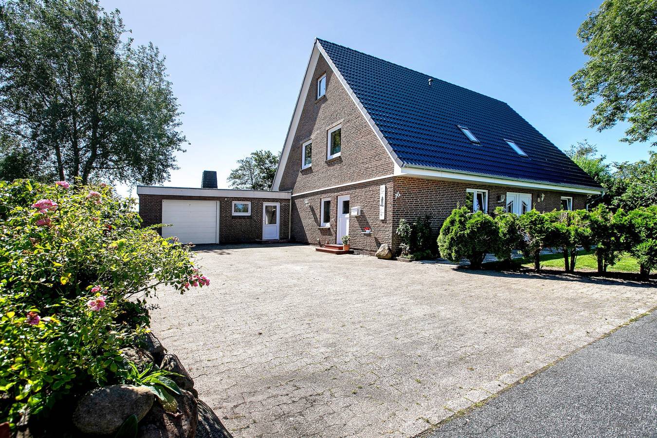 Ganze Wohnung, Ferienwohnung - Rote Koje Oben" mit privater Terrasse, Gemeinschaftsgarten und Wlan in Dagebüll, Nordfriesland