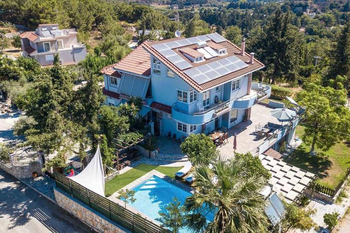 Ferienhaus für 22 Personen, mit Balkon und Terrasse sowie Garten und Pool