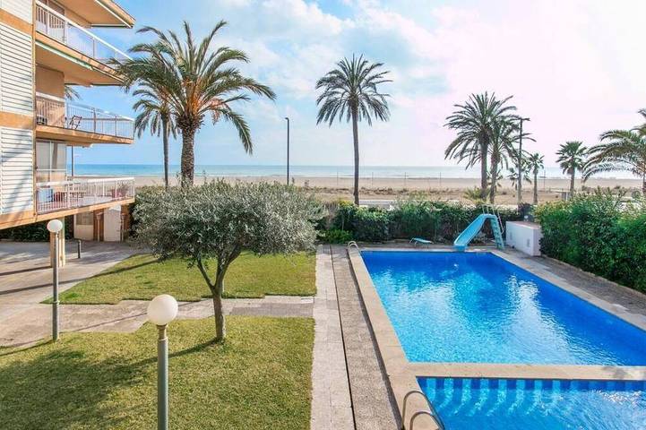 Ferienwohnung für 6 Personen, mit Pool und Garten in Castelldefels