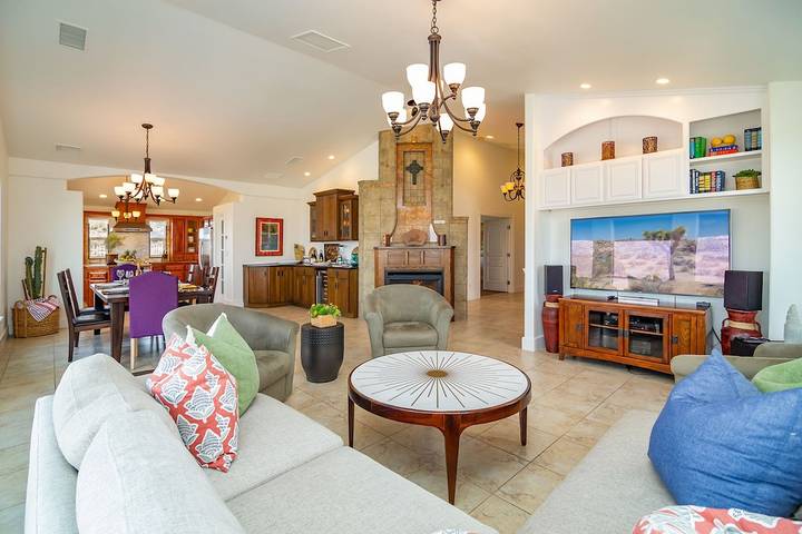 Vacation rental for 10 people, with hot tub and terrace in Yucca Valley